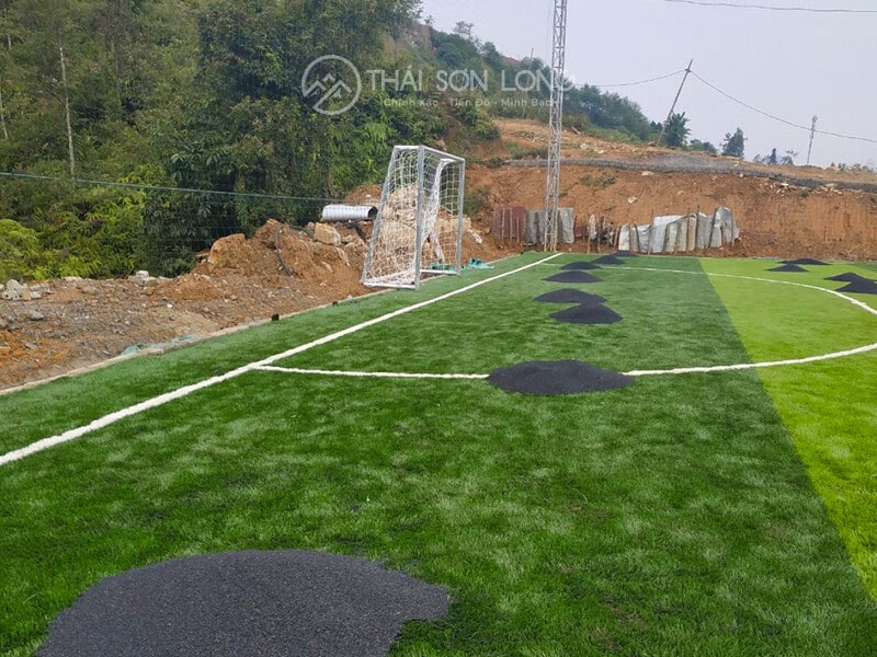 Thi công sân bóng cỏ nhân tạo tại Thị trấn Sapa - Lào Cai