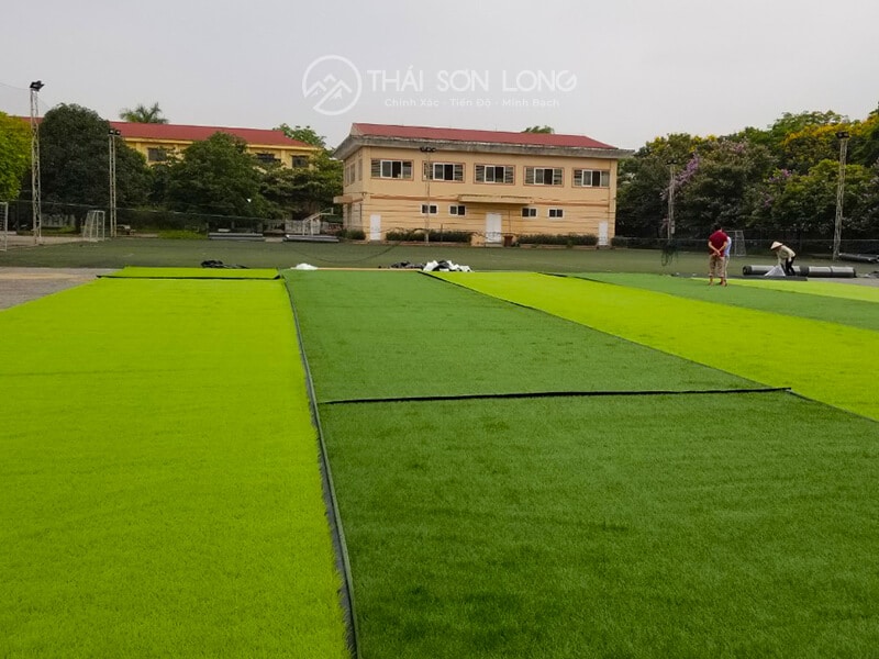 Thi công sân bóng cỏ nhân tạo trường THPT Tây Hồ - Thành phố Hà Nội